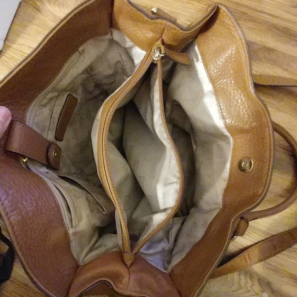 FINAL SALE! Michael Kors 100% leather handbag - Picture 3 of 8